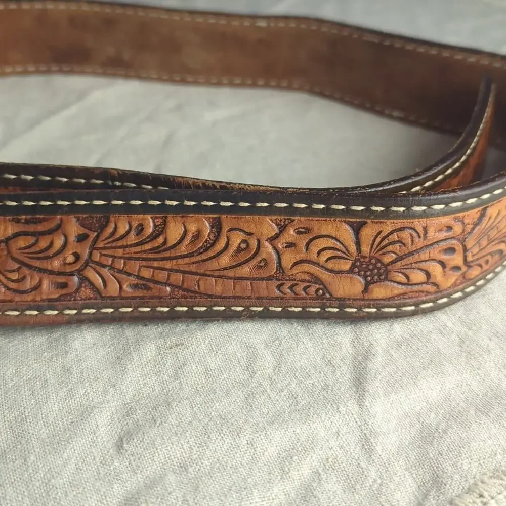 Vintage 1988 Bergamot Brass Works Deer Belt Buckle Embossed Leather Belt Hunting
